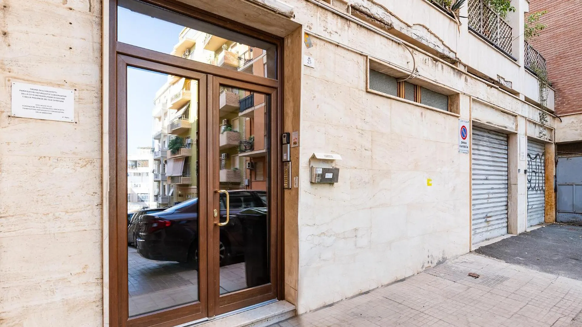 Artful Modern Escape Apartment Cagliari Italy